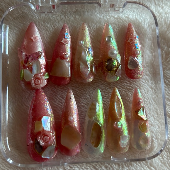 One of a kind iridescent press on nails - Picture 3 of 4